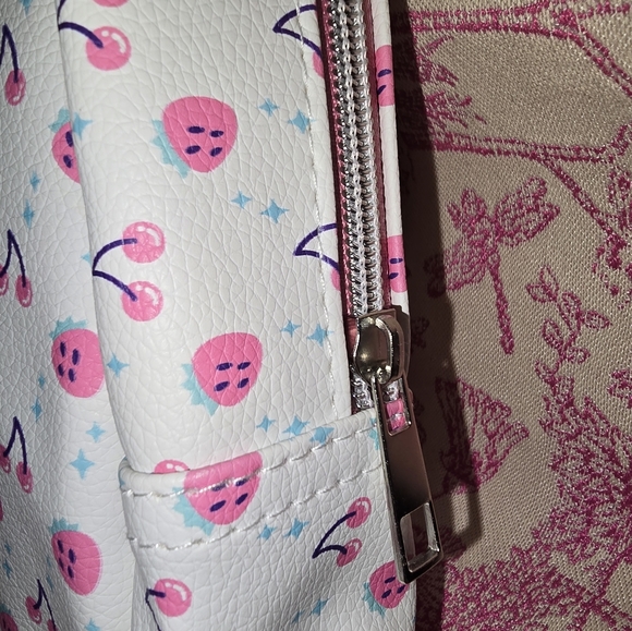 Hello Kitty Backpack - Picture 2 of 4